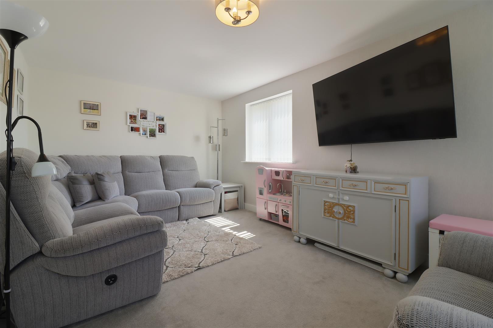 3 bed property in Cherry Drive, Chesterfield
